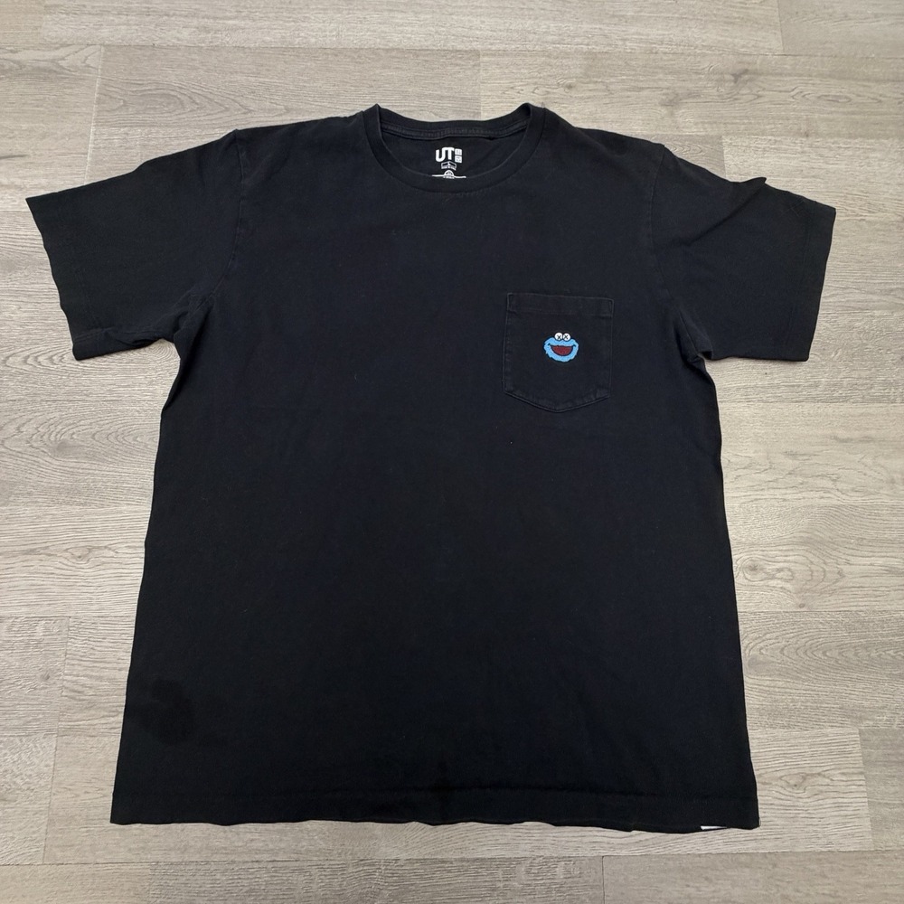 KAWS x Uniqlo x Sesame Street Cookie Monster Pocket Tee Black T-Shirt Large